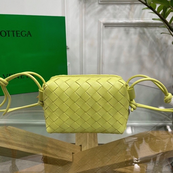 Knockoff Bottega Veneta Loop Small Bag Lantern