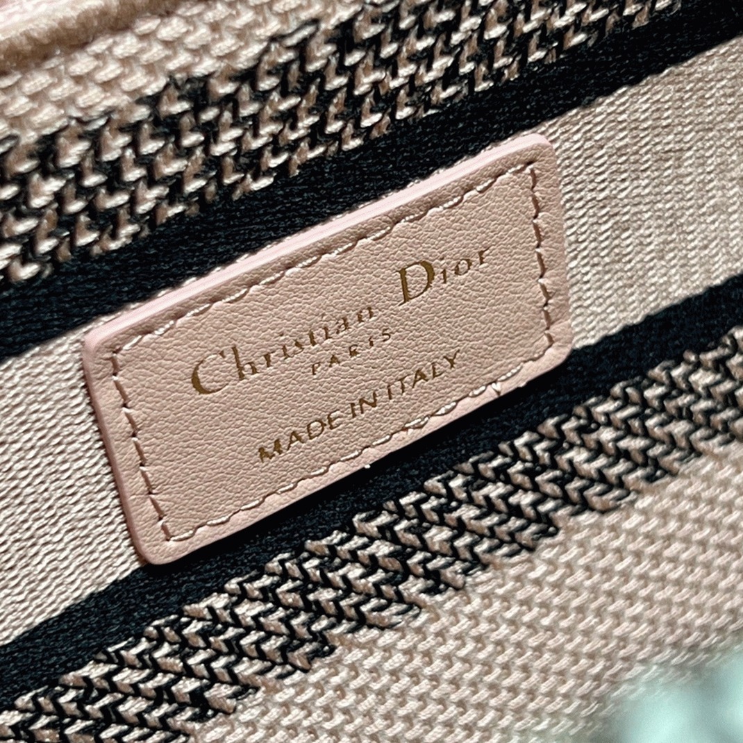 Dior Lady D-Lite Medium Bag Fake in Beige Raffia Embroidered with Dior Petites Fleurs