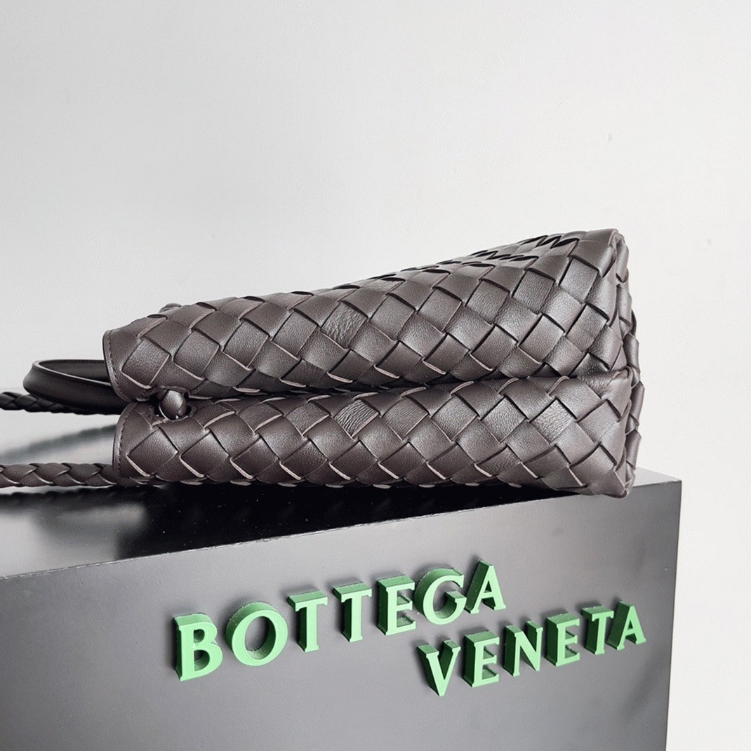 Fake Bottega Veneta Large Andiamo Bag Fondant