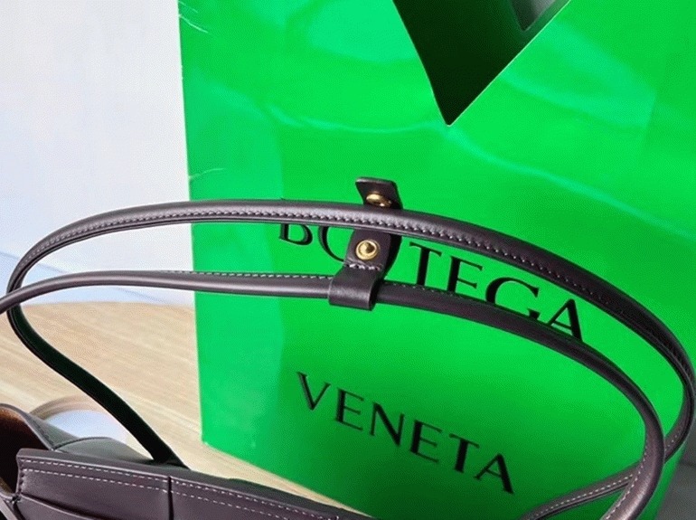 Top Quality Knockoff Bottega Veneta Arco Small Bag In Grape Intrecciato Calfskin