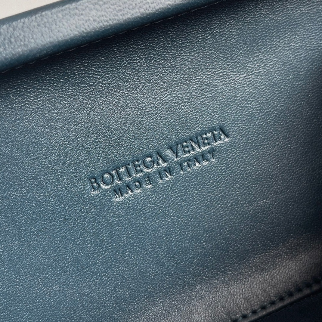 Replica Bottega Veneta Knot Minaudiere Clutch Space