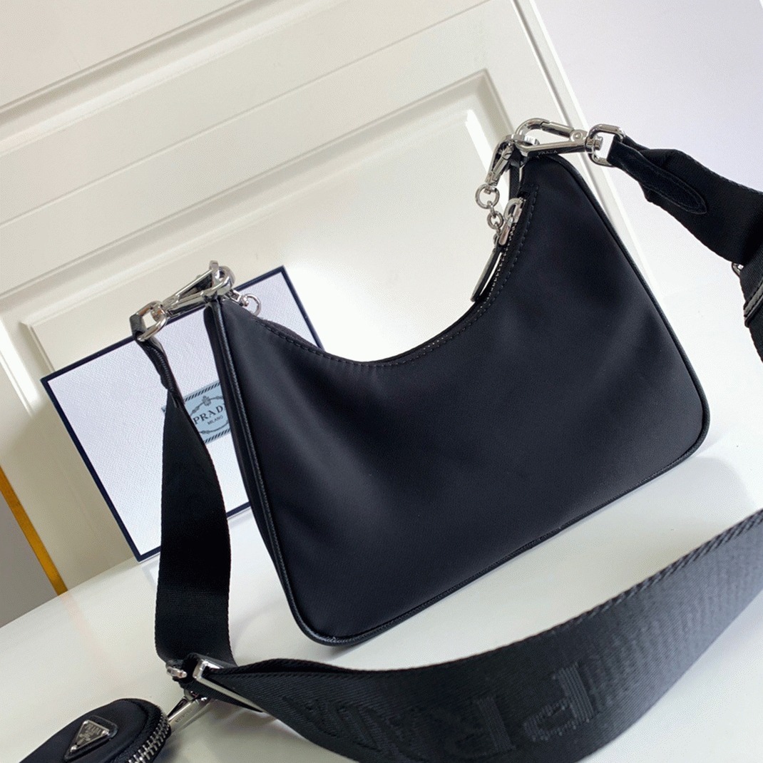 Prada Re-Edition Shoulder Bag Fake in Black