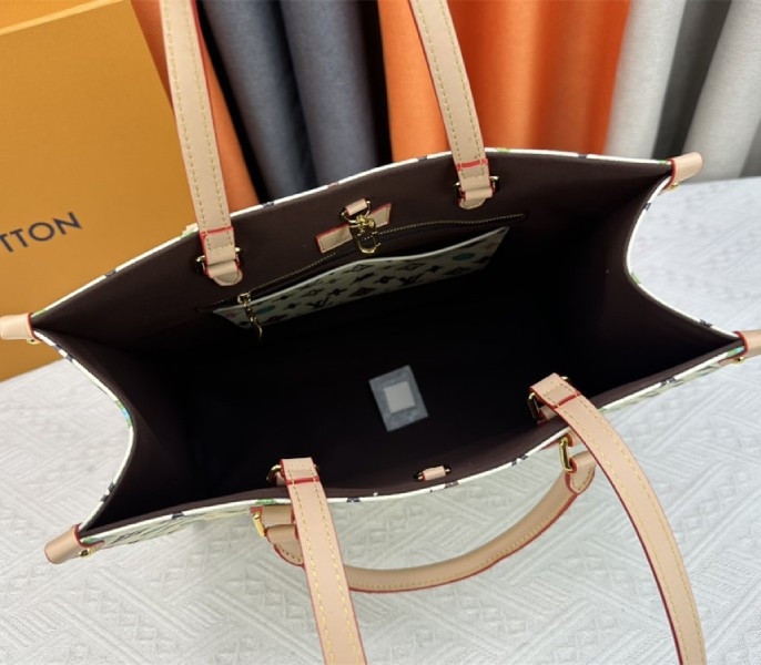 Louis Vuitton Monogram Craggy Onthego MM Tote In Vanilla