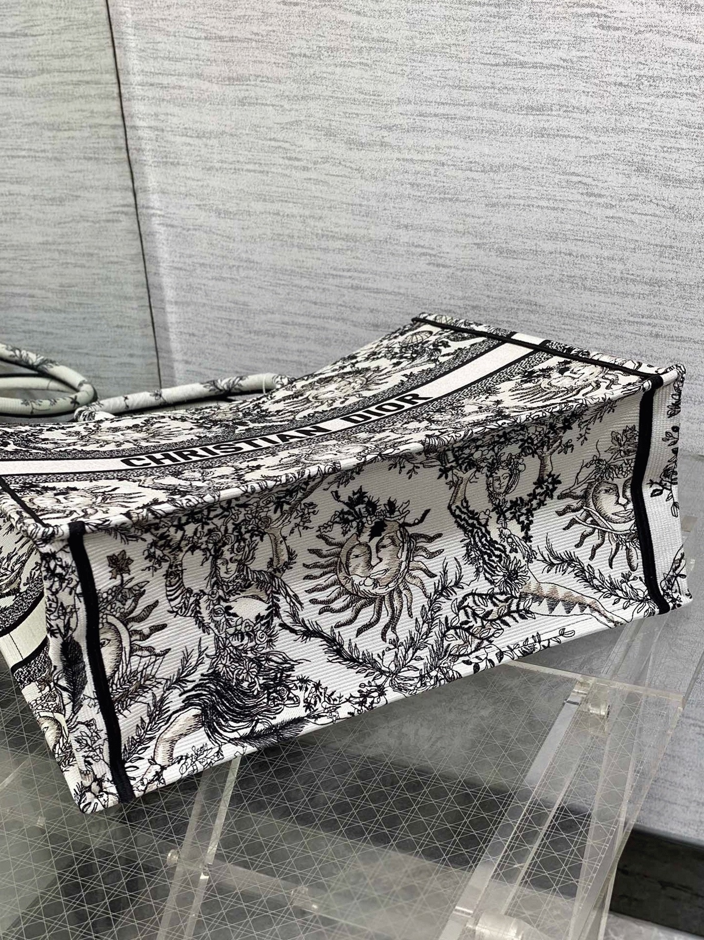 Dior Large Book Tote Bag Fake in White Toile de Jouy Soleil Embroidery