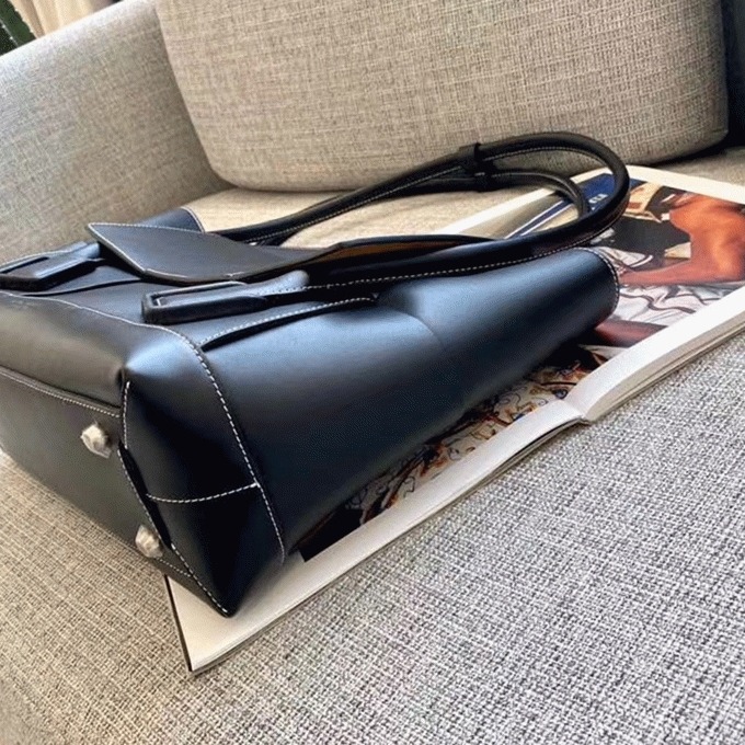 Top Quality Replica Bottega Veneta Arco Medium Bag In Black Intrecciato Calfskin