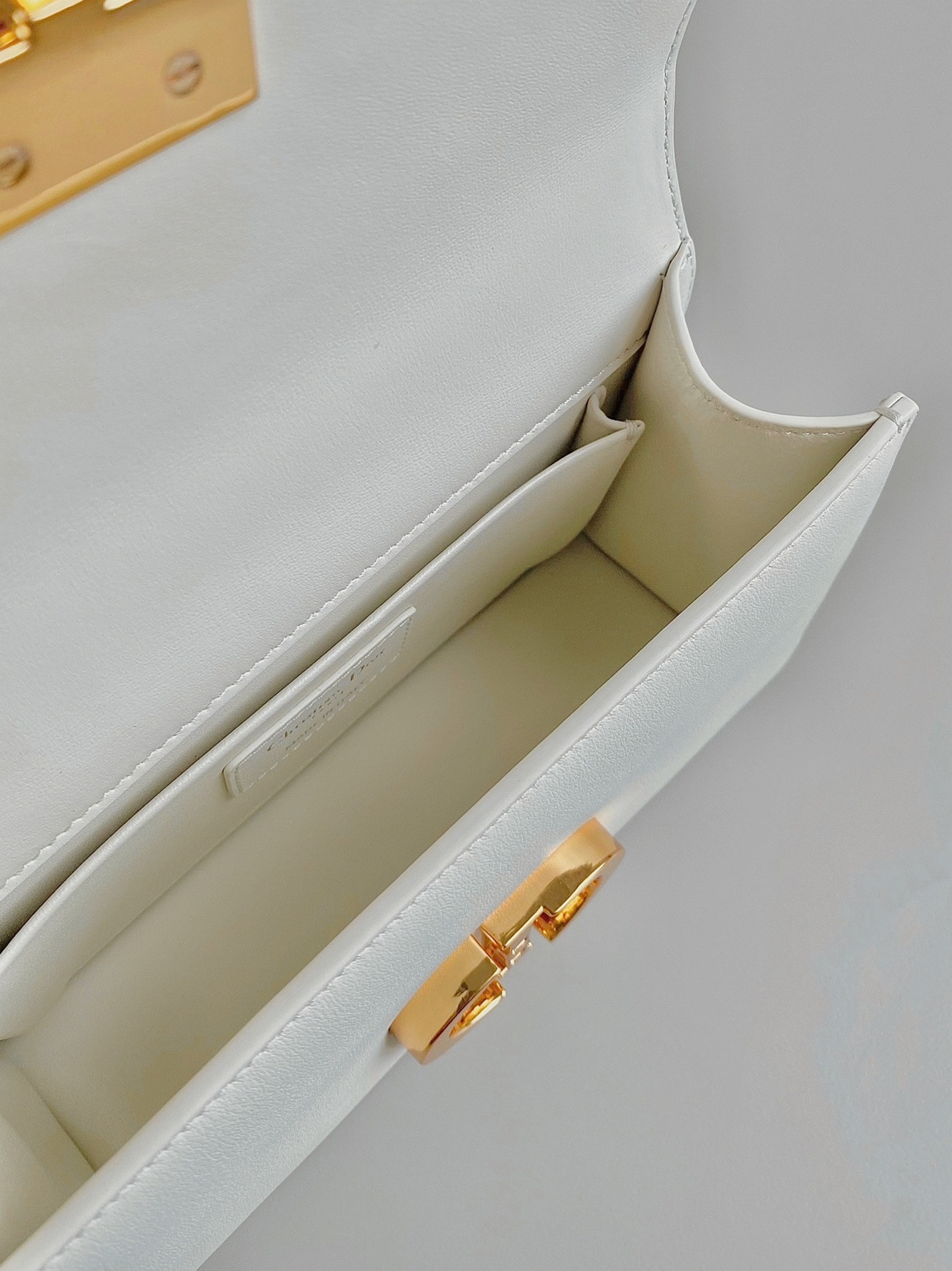 Dior 30 Montaigne East-West Bag with Chain Fake in White Calfskin