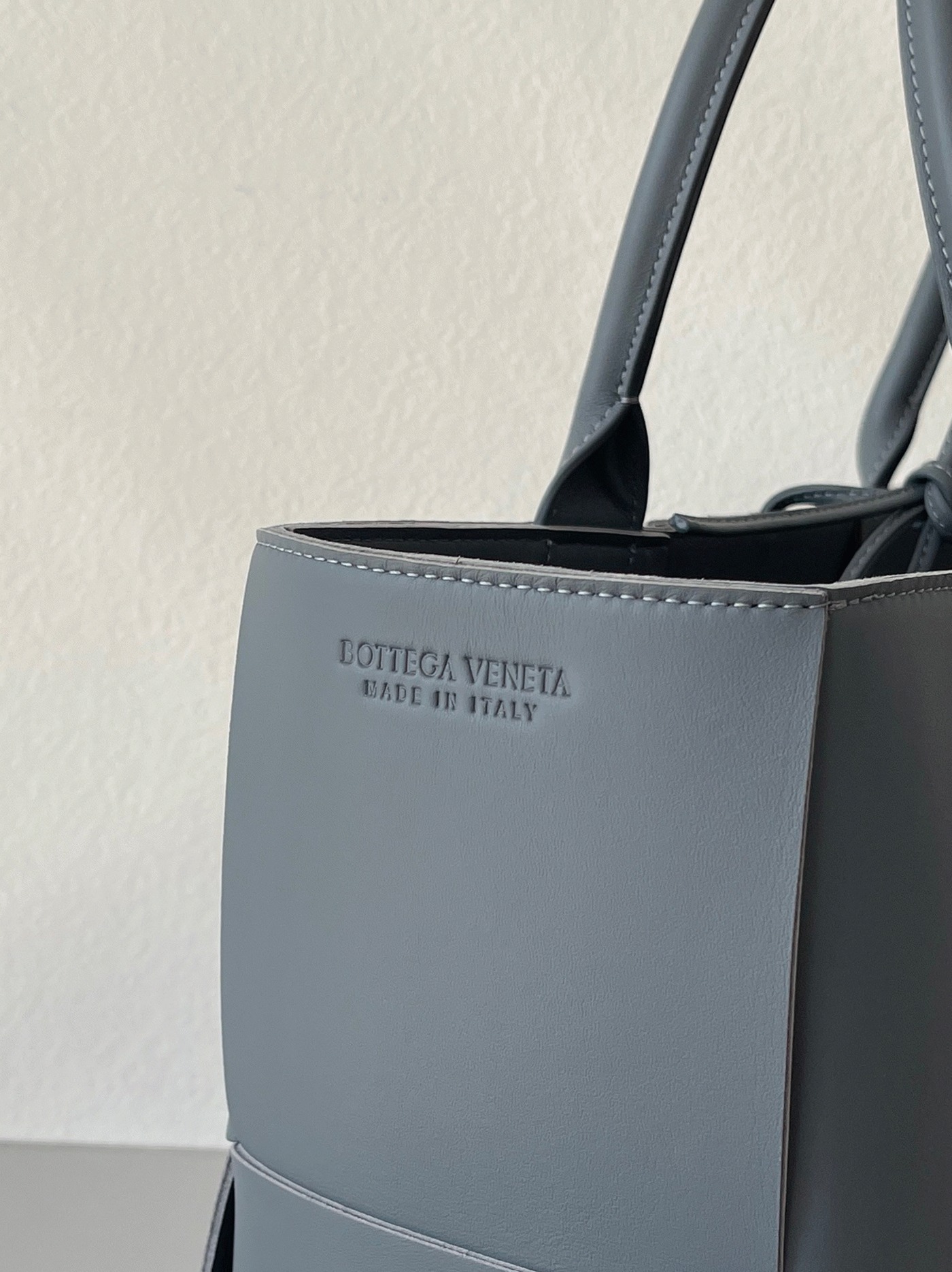 Fake Bottega Veneta Arco Medium Tote Thunder