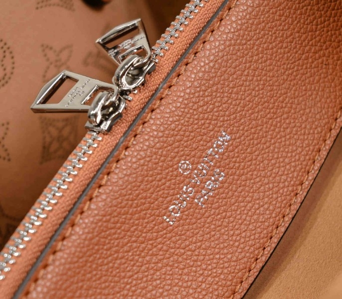 LV Mahina Bella Tote In Arizona Brown