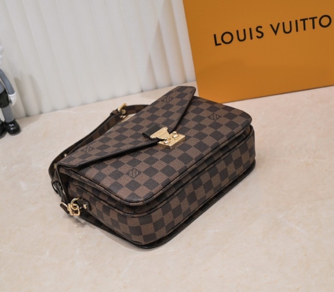LV Damier Ebene Canvas Metis M40780
