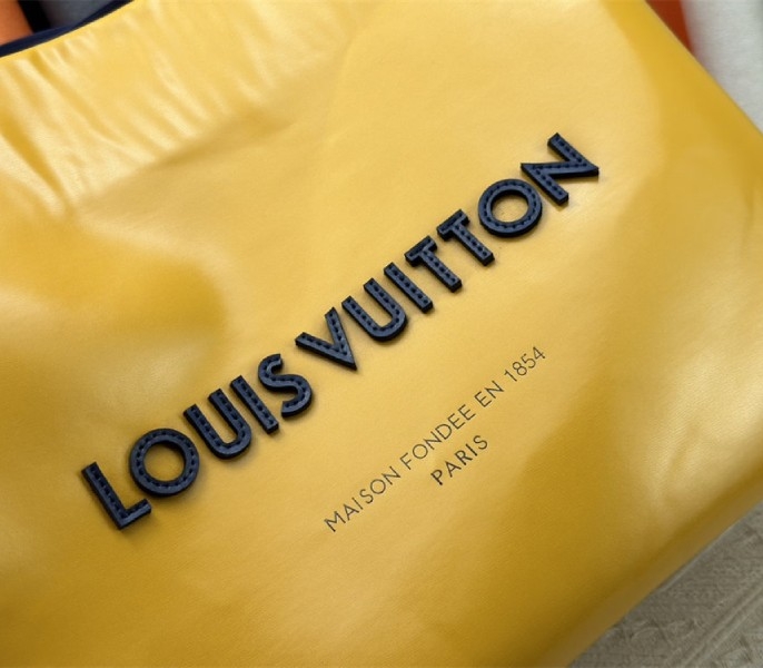 Louis Vuitton Other Leathers Shopper MM Tote In Safran