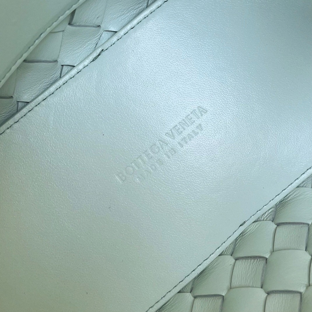 Replica Bottega Veneta Small Andiamo Bag Glacier