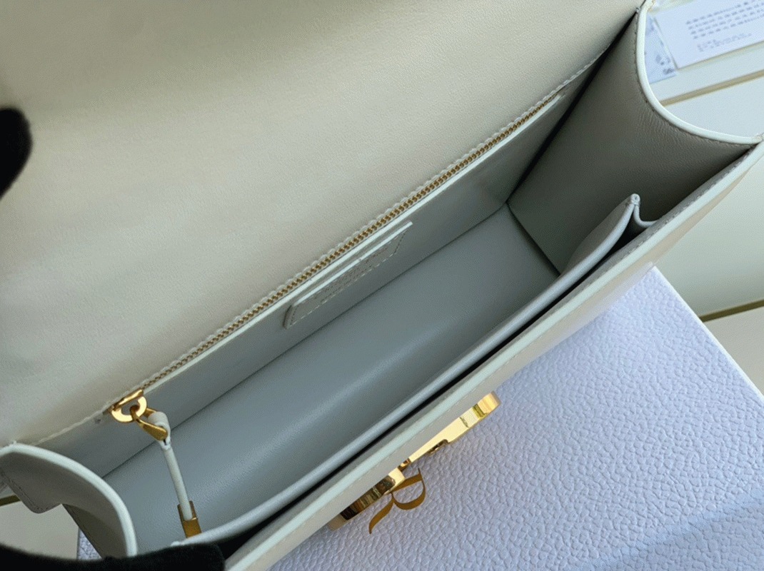 Dior 30 Montaigne Medium Bag Fake in White Box Calfskin