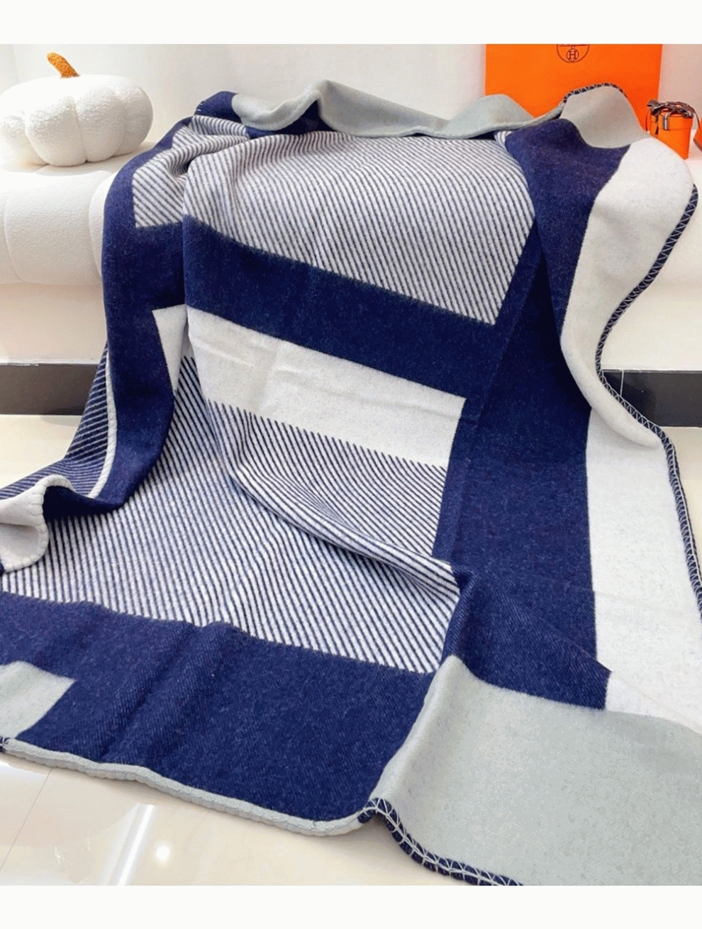 Fake Hermes H Riviera blanket in marine wool and cashmere