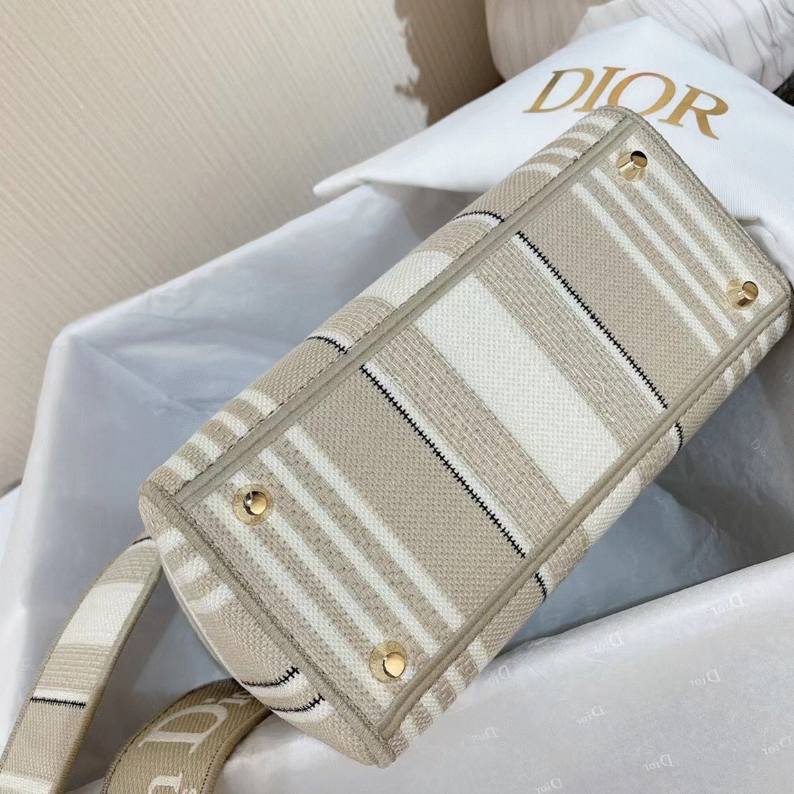 Dior Lady D-Lite Medium Bag Knockoff in Beige Stripes Embroidery