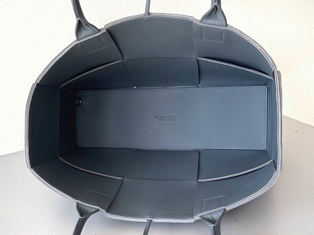 Fake Bottega Veneta Arco Medium Tote Thunder