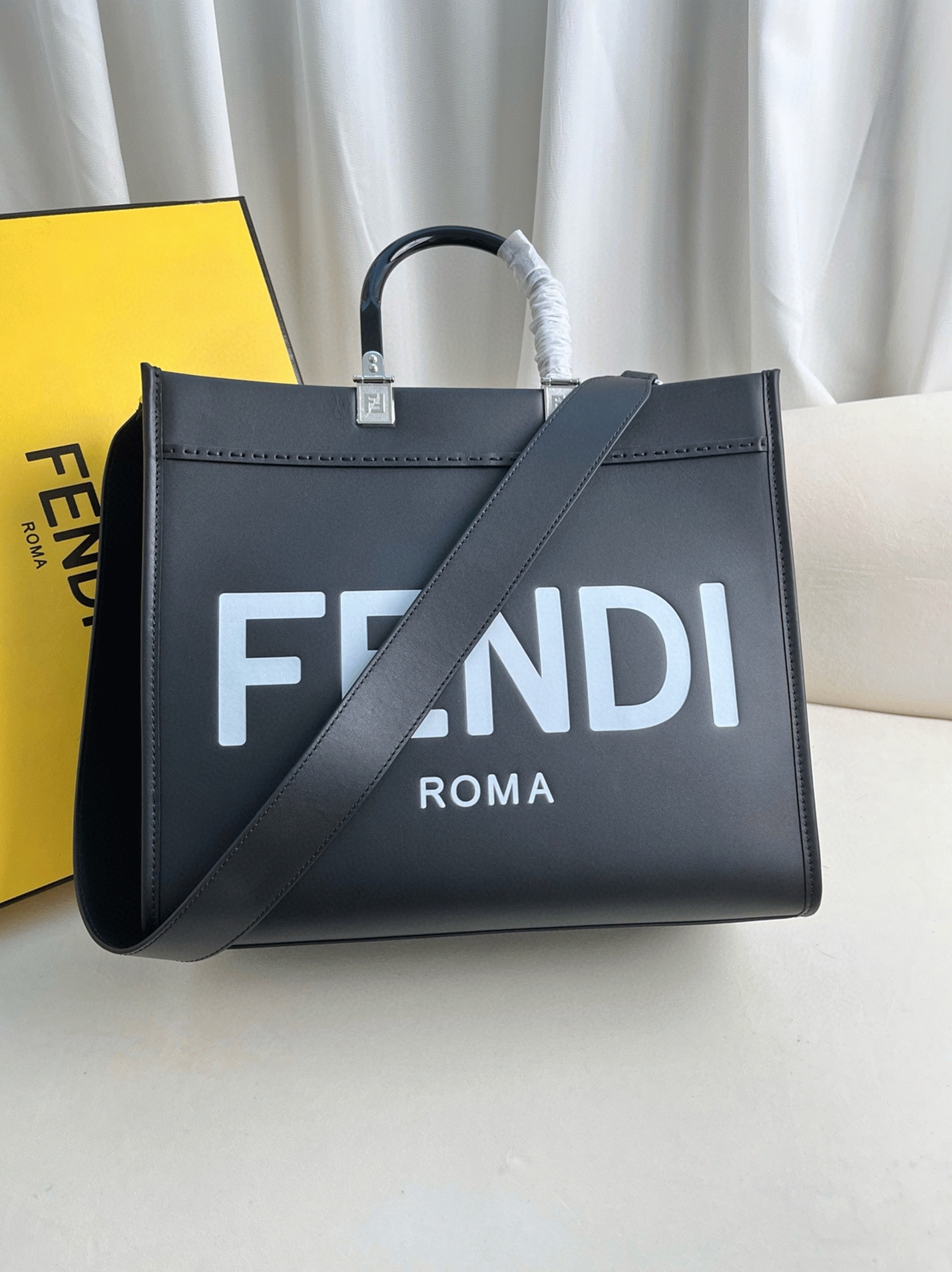 Top Quality Knockoff Fendi Sunshine Medium Tote Bag In Noir Calfskin