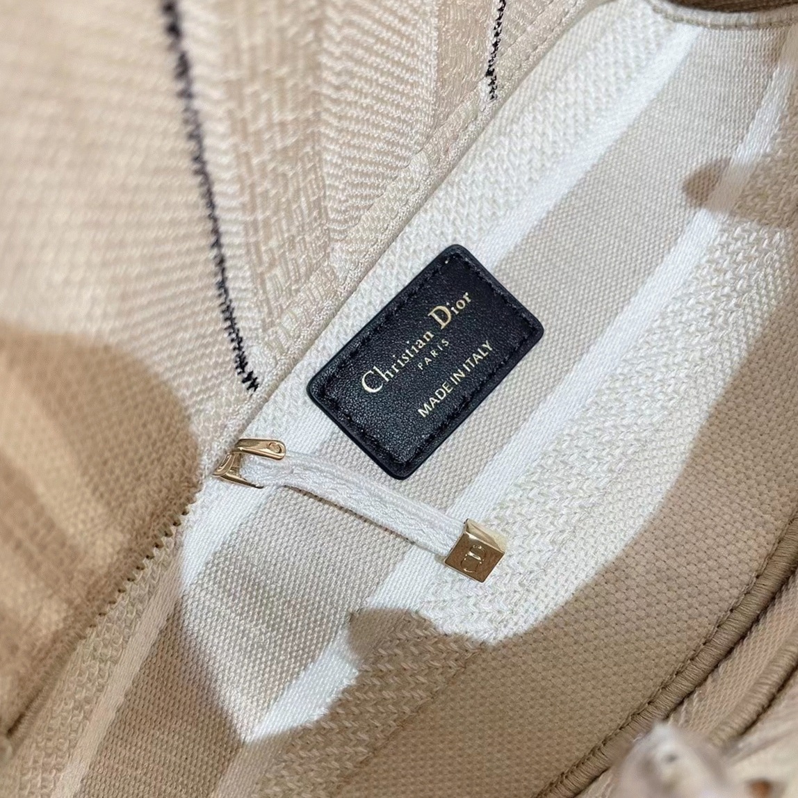 Dior Lady D-Lite Medium Bag Knockoff in Beige Stripes Embroidery