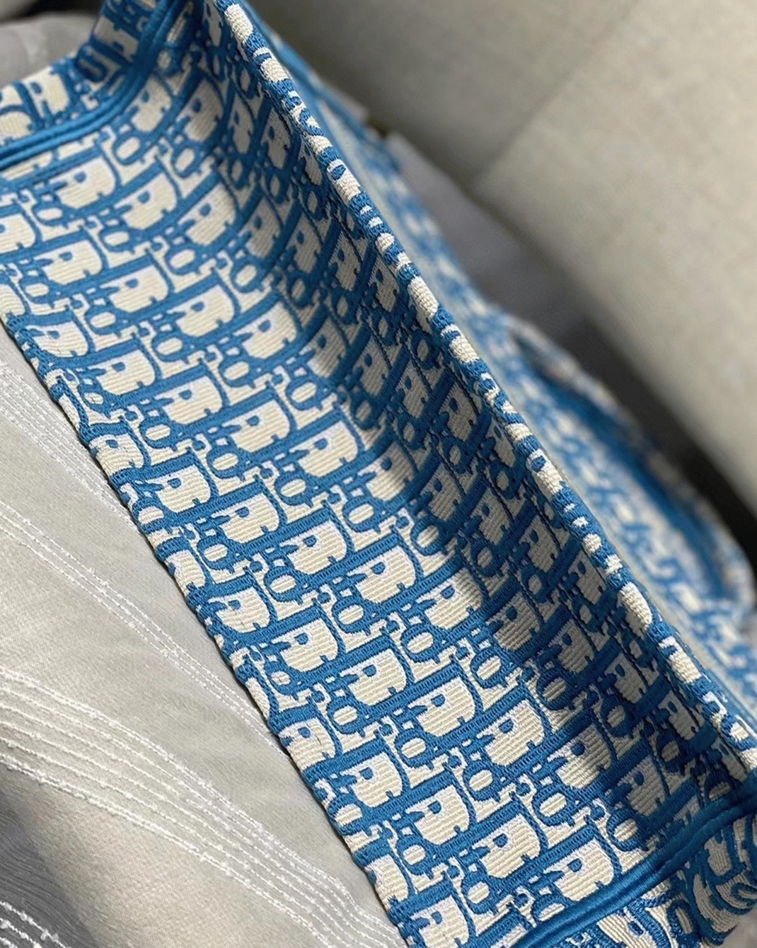 Dior Medium Book Tote Bag Knockoff in Blue Oblique Embroidery