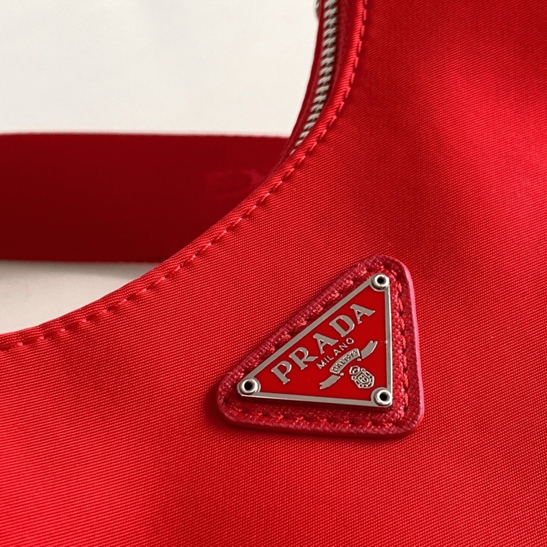 Prada Re-Edition Shoulder Bag Replica in Red