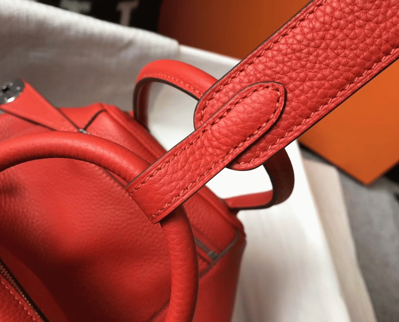 Fake Hermes Lindy 26cm handbag in red