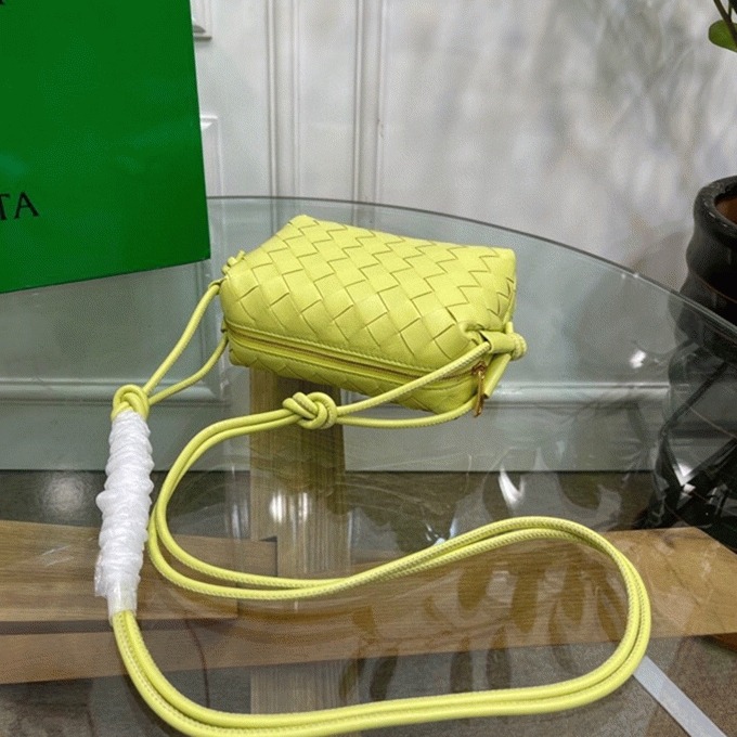 Knockoff Bottega Veneta Loop Small Bag Lantern