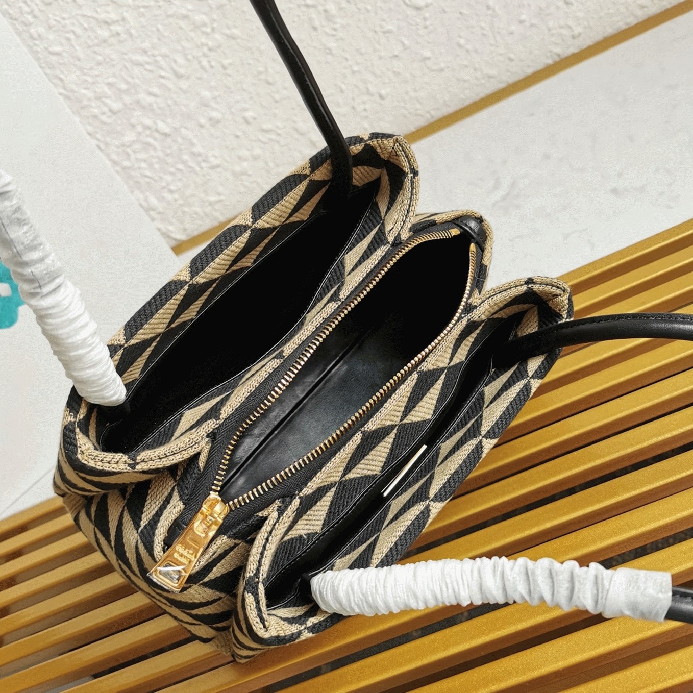 Prada Supernova Small Shoulder Bag Imitation in Black/Beige