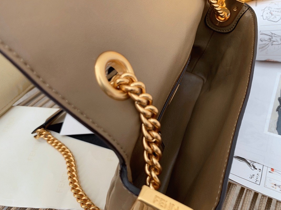 Top Quality Fendi Baguette Chain Midi Bag In Taupe
