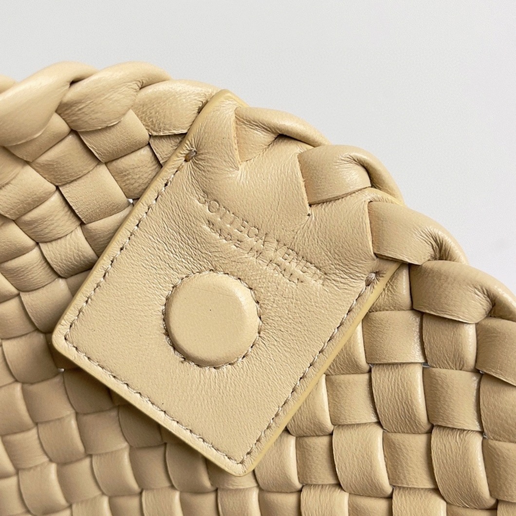 Fake Bottega Veneta Clicker Small Bag Porridge
