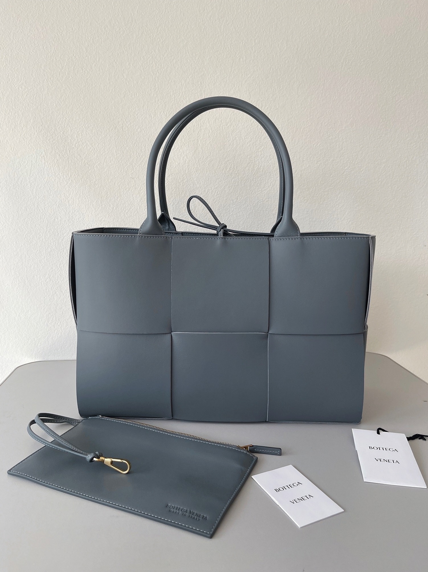Fake Bottega Veneta Arco Medium Tote Thunder