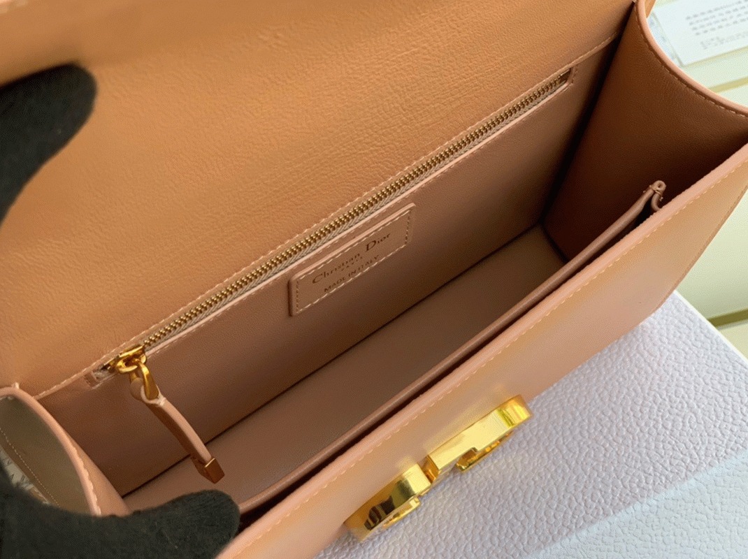 Dior 30 Montaigne Medium Bag Knockoff in Poudre Box Calfskin