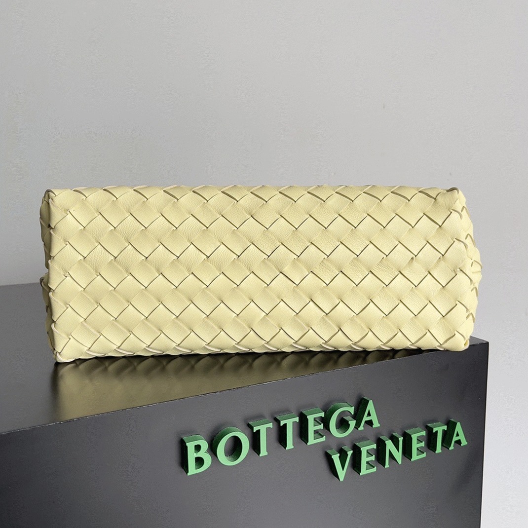 Fake Bottega Veneta Medium Andiamo Bag Ice Cream