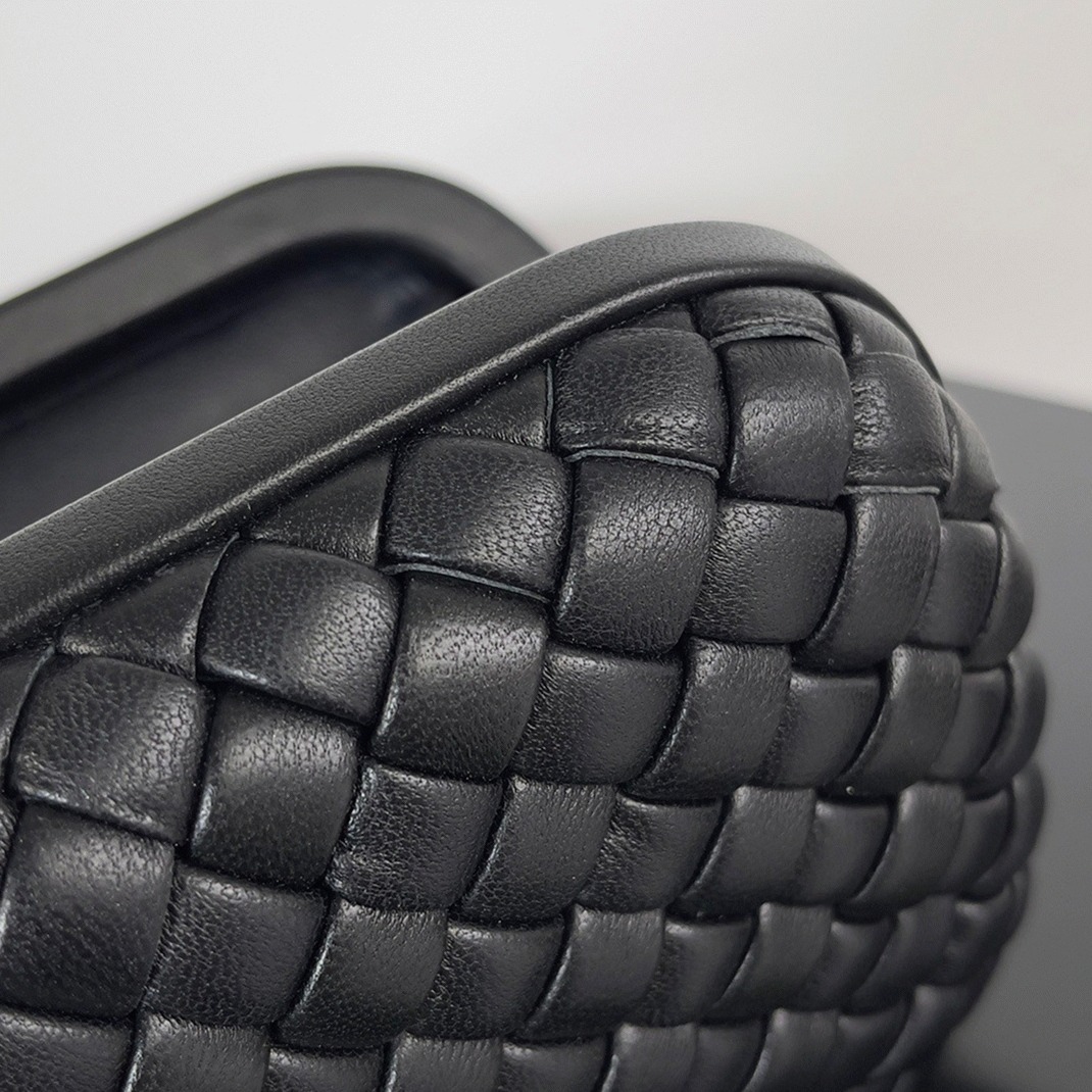 Fake Bottega Veneta Knot Minaudiere Clutch Black