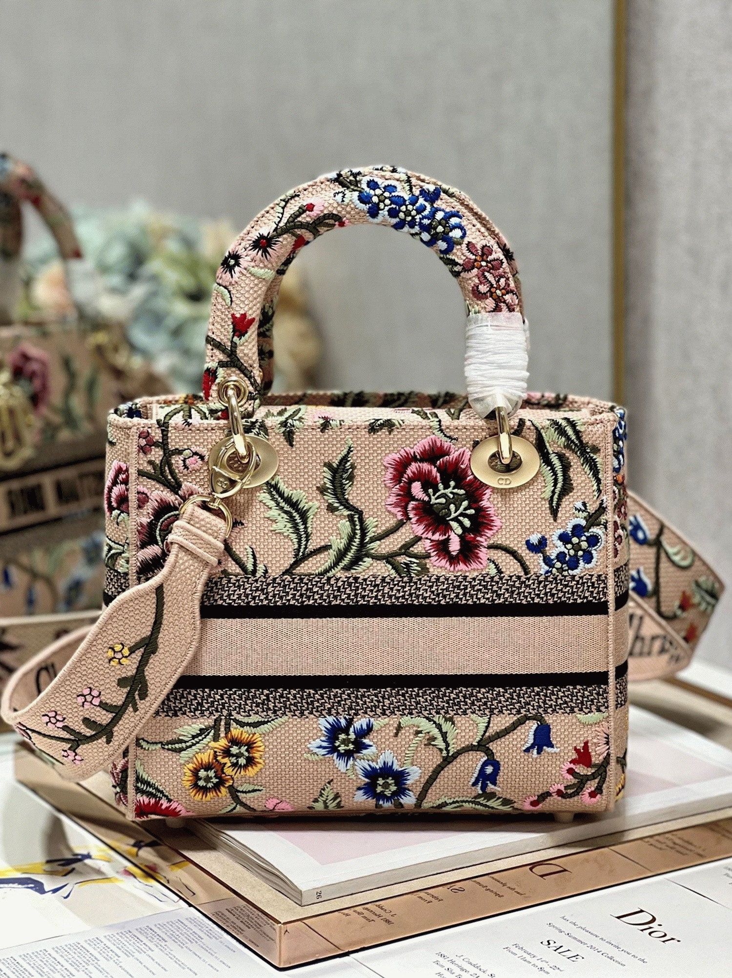 Dior Lady D-Lite Medium Bag Fake in Beige Raffia Embroidered with Dior Petites Fleurs