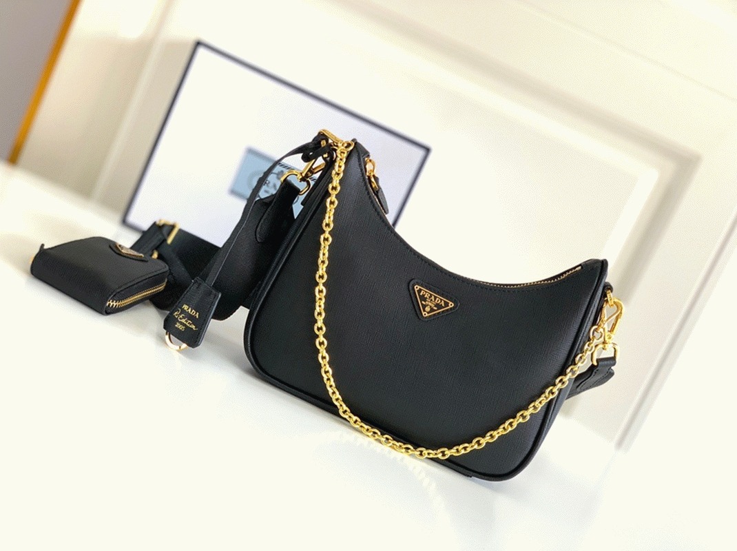 Prada Re-Edition 2005 Shoulder Bag Fake in Black