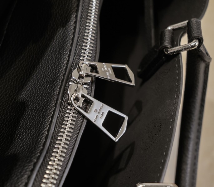 LV Mahina Bella Tote In Black