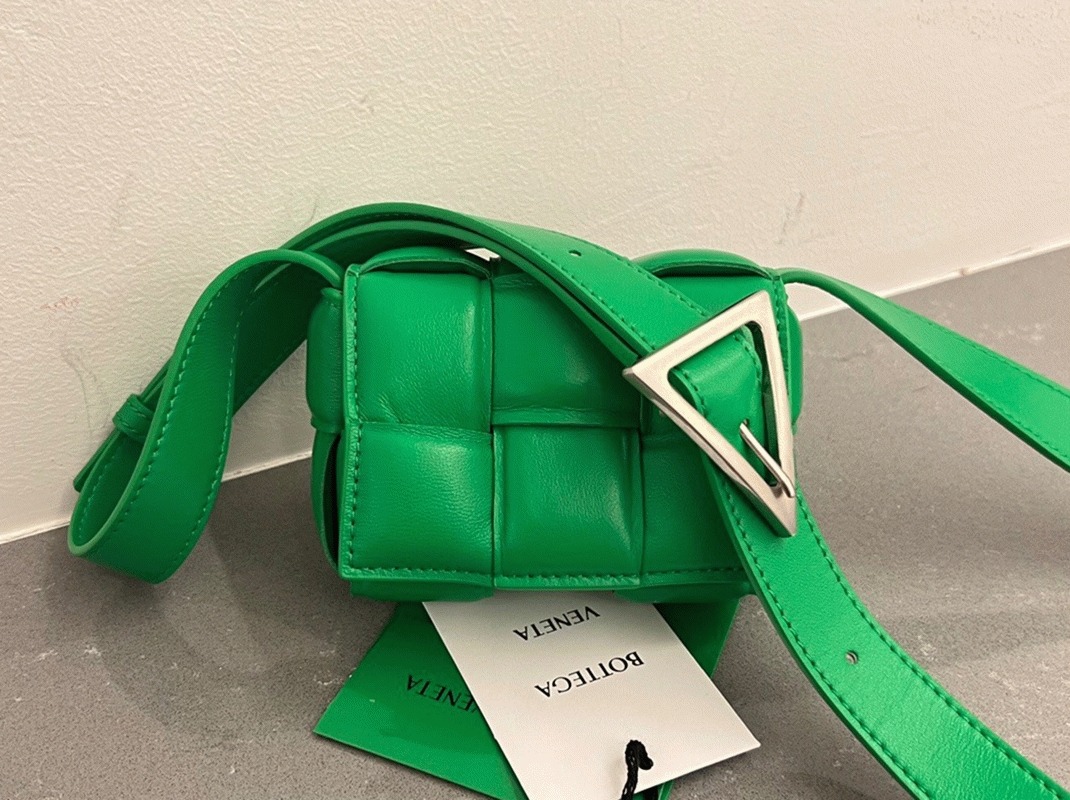 Top Quality Knockoff Bottega Veneta Candy Padded Cassette Bag In Parakeet