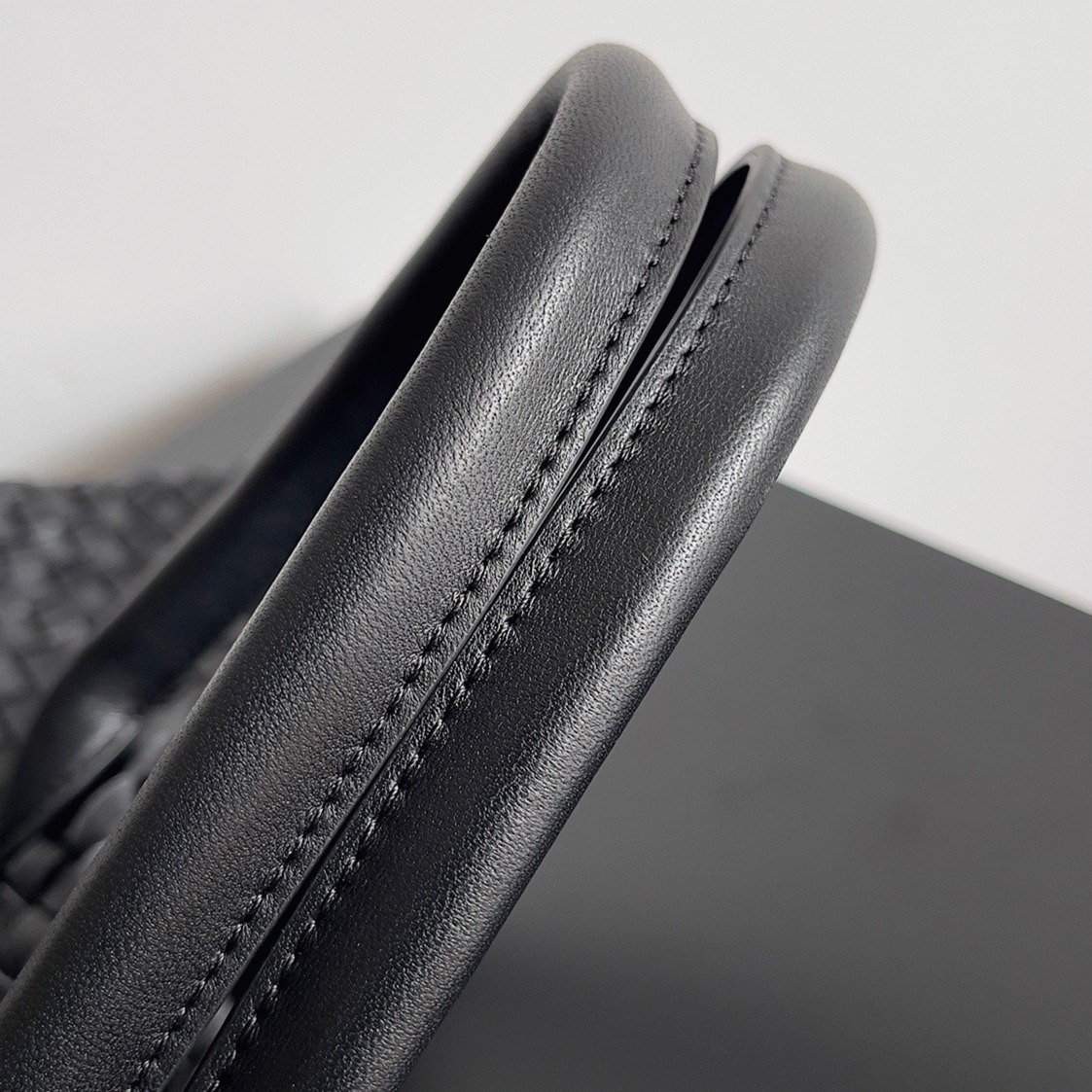 Top Quality Replica Bottega Veneta Cabat Medium Bag In Black Intrecciato Lambskin