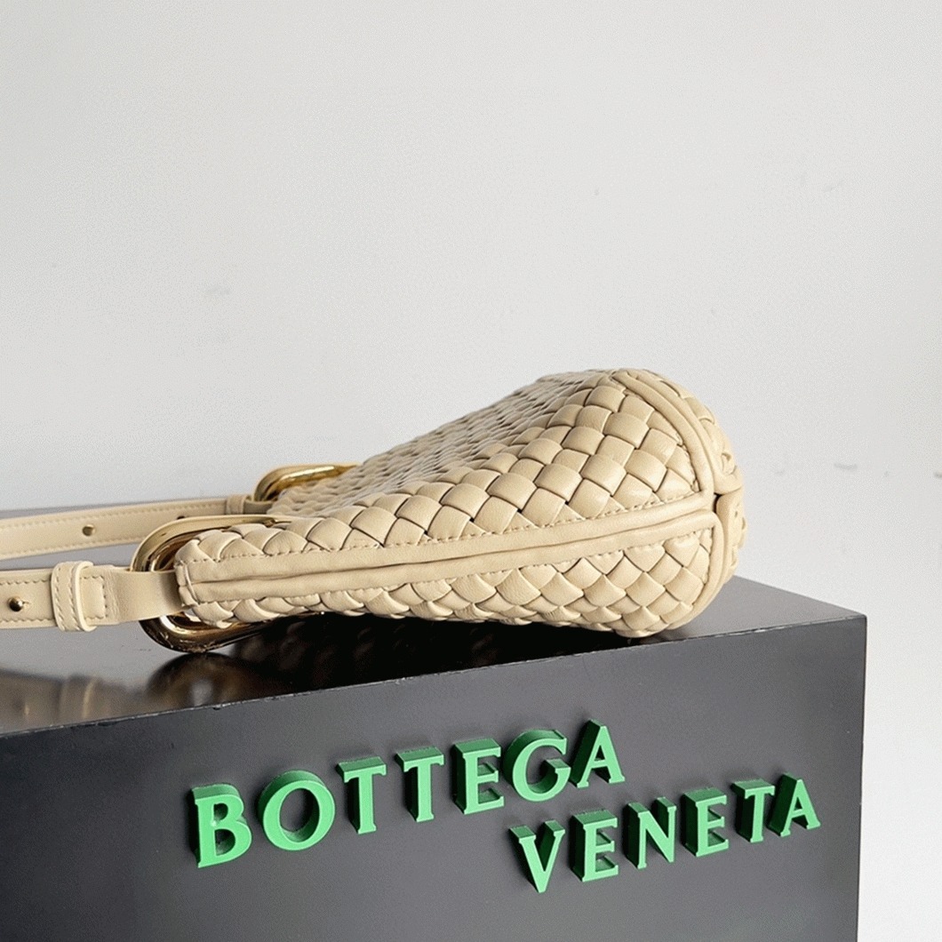 Fake Bottega Veneta Clicker Small Bag Porridge