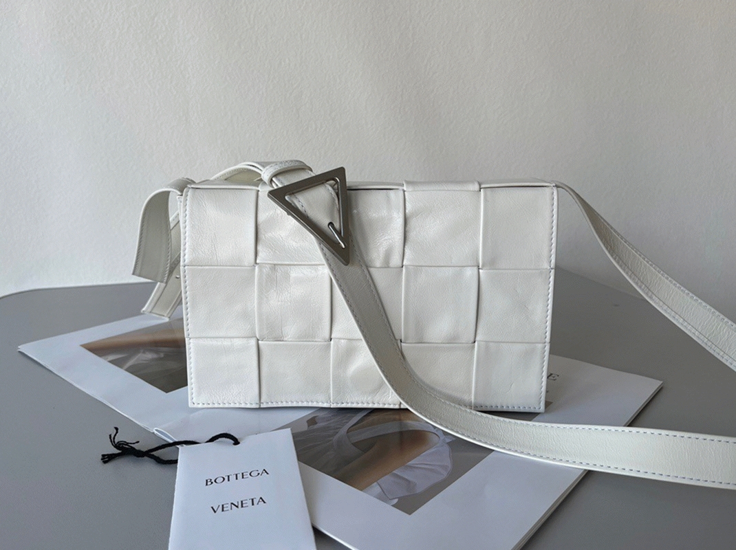 Top Quality Replica Bottega Veneta Cassette Bag In White