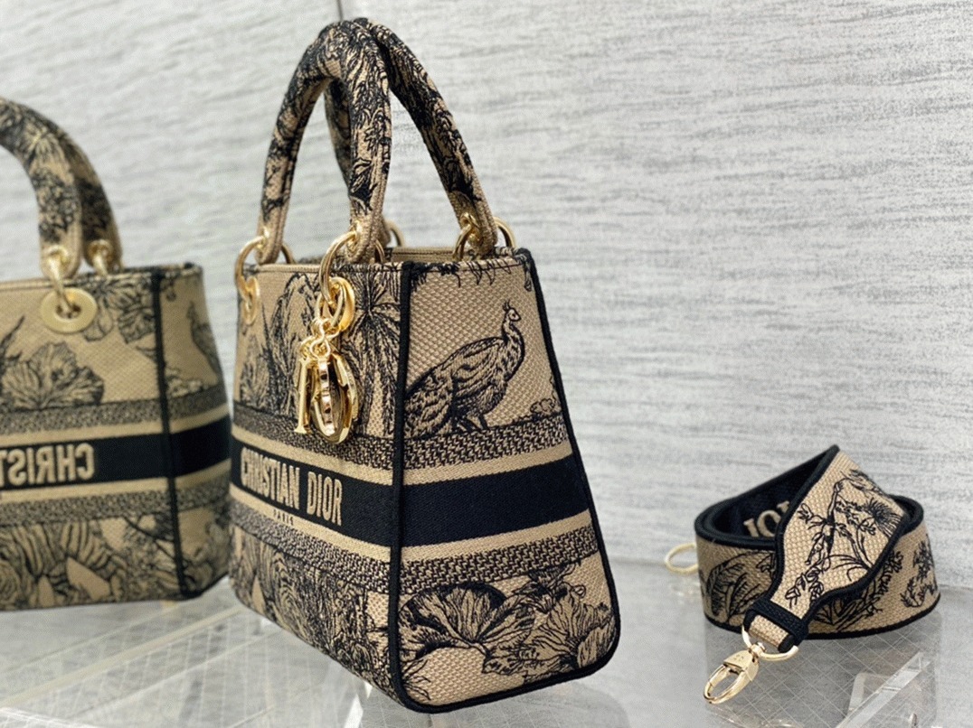 Dior Lady D-Lite Medium Bag Fake in Beige Toile de Jouy Voyage Embroidery