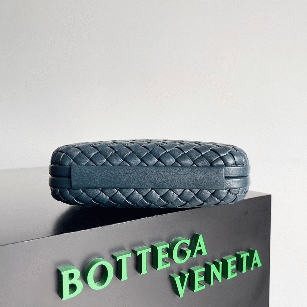 Replica Bottega Veneta Knot Minaudiere Clutch Space
