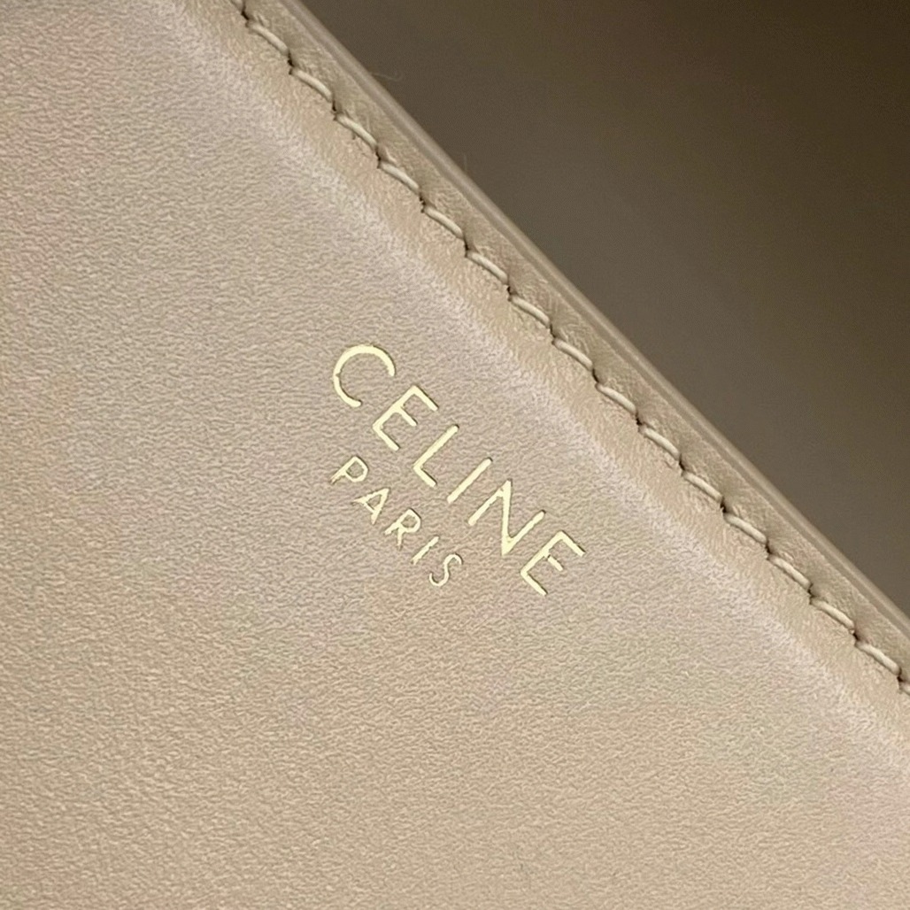 Top Quality Imitation Celine Triomphe Medium Bag In Nude