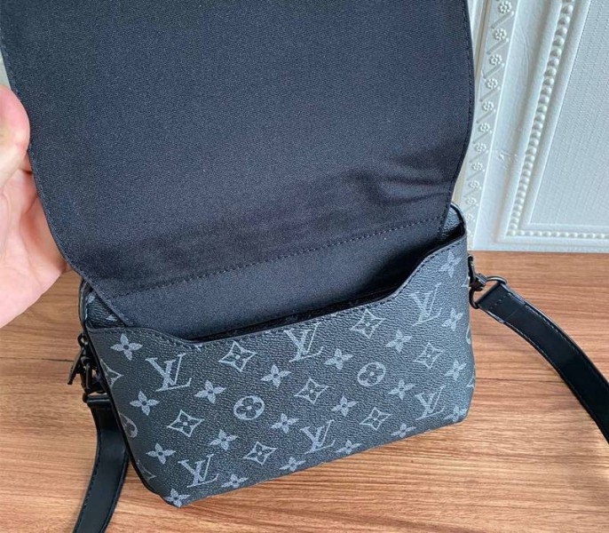 Louis Vuitton Taurillon Leather Steamer Messenger Bag