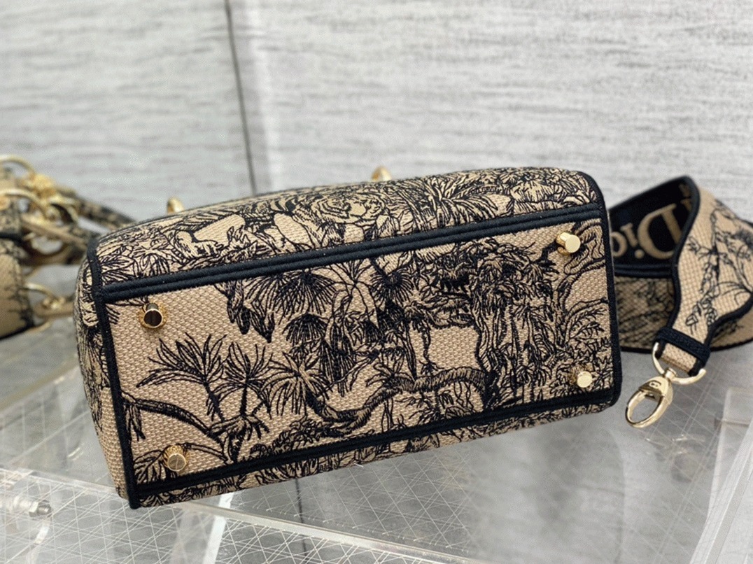 Dior Lady D-Lite Medium Bag Fake in Beige Toile de Jouy Voyage Embroidery