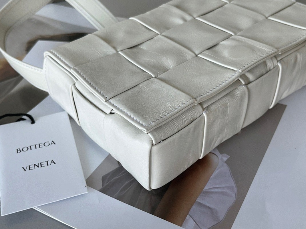 Top Quality Replica Bottega Veneta Cassette Bag In White