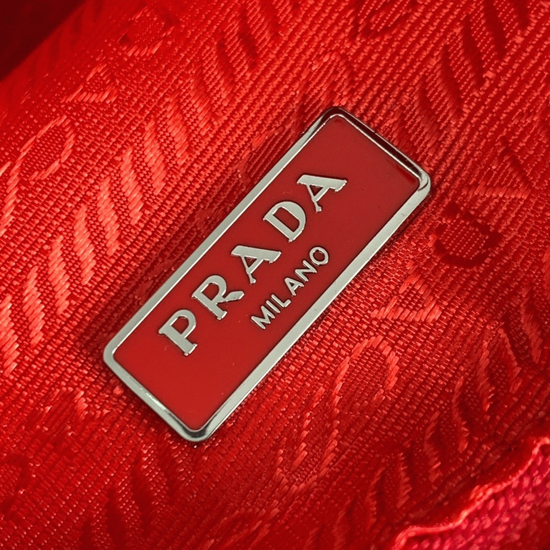 Prada Re-Edition Shoulder Bag Replica in Red