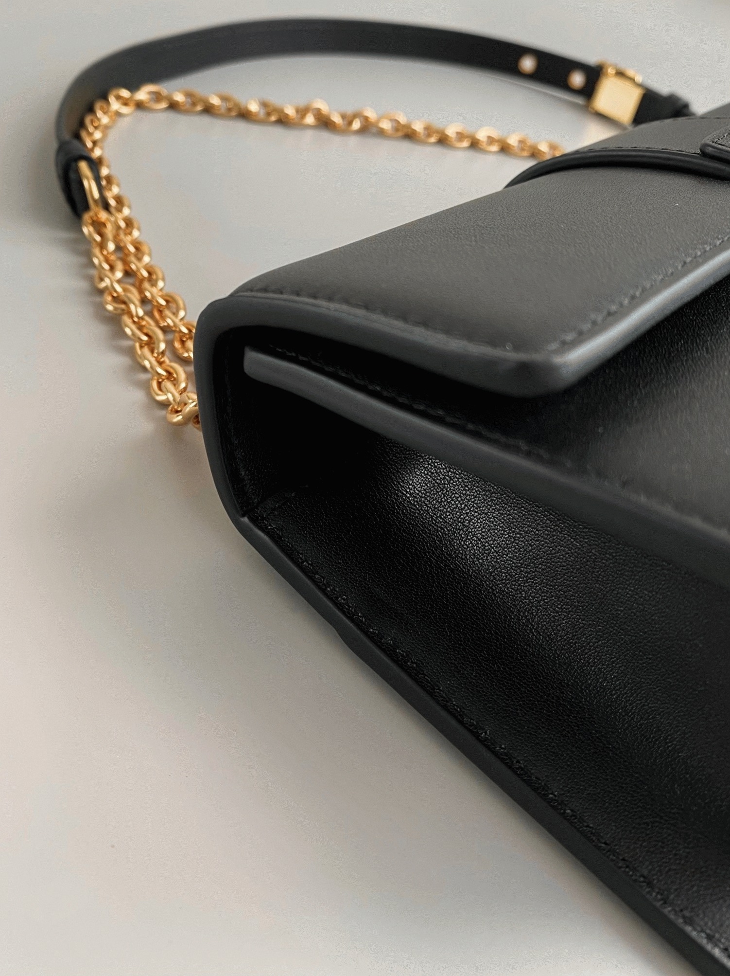 Dior 30 Montaigne East-West Bag with Chain Replica in Black Calfskin
