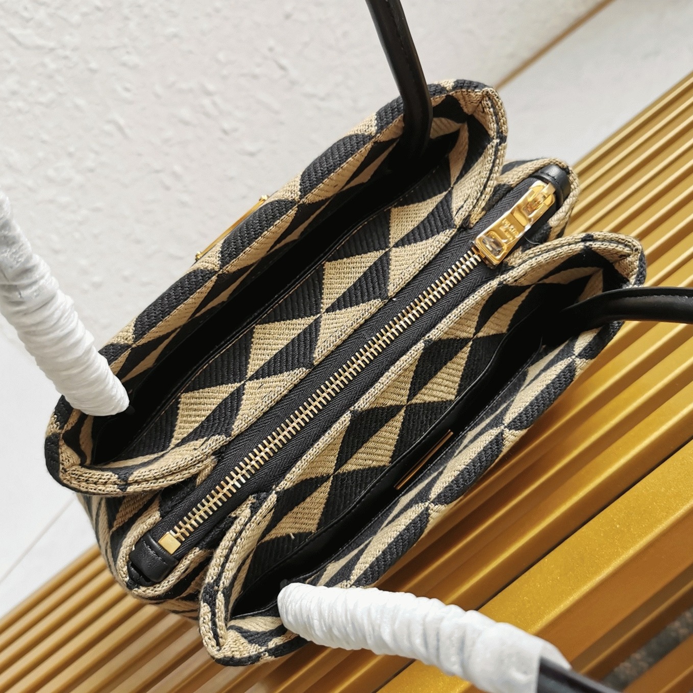 Prada Supernova Small Shoulder Bag Imitation in Black/Beige