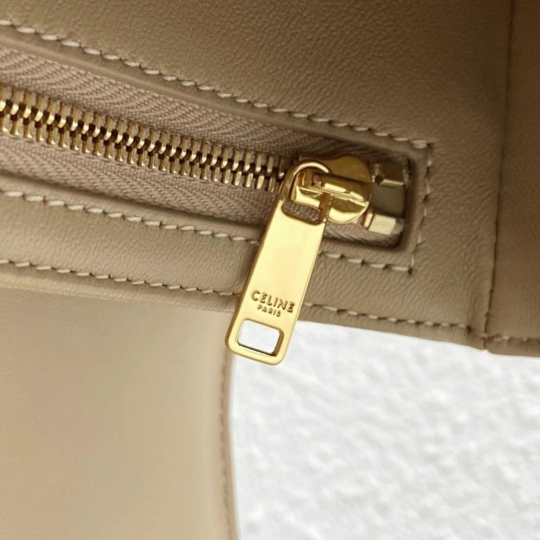 Top Quality Imitation Celine Triomphe Medium Bag In Nude