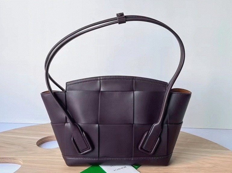 Top Quality Knockoff Bottega Veneta Arco Small Bag In Grape Intrecciato Calfskin